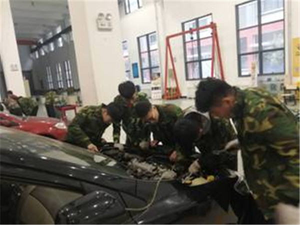机动车检测维修中心圆满完成2018-2019学年第二学期整车拆装实习任务 2019年04月22日.jpg