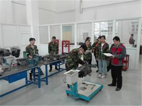 机动车检测维修中心圆满完成2018-2019学年第二学期整车拆装实习任务 2019年04月22日4.jpg