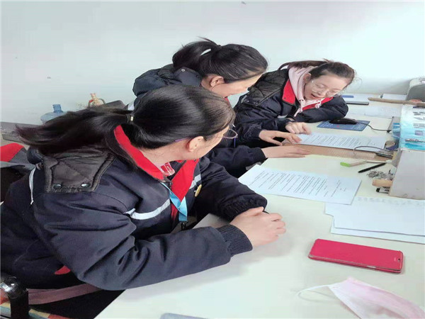 机动车检测实验中心妇委会组织学习《山东省女职工劳动保护办法》 2019年03月08日2.jpg