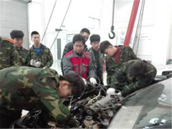 机动车检测维修中心圆满完成2018-2019学年第二学期整车拆装实习任务 2019年04月22日3.jpg